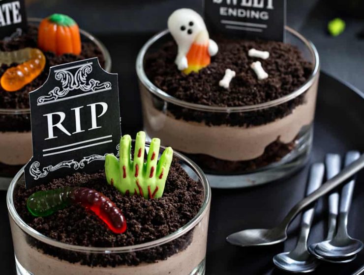 Pull Off A Sophisticated Look With These Halloween Decoration Ideas