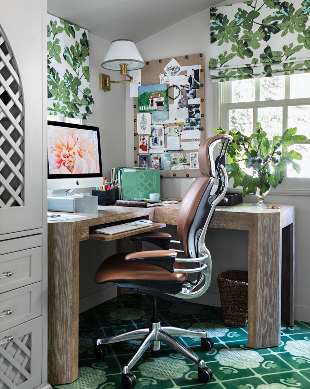 Boast Your Work Creativity by Upgrading Your Home Office Decoration 5