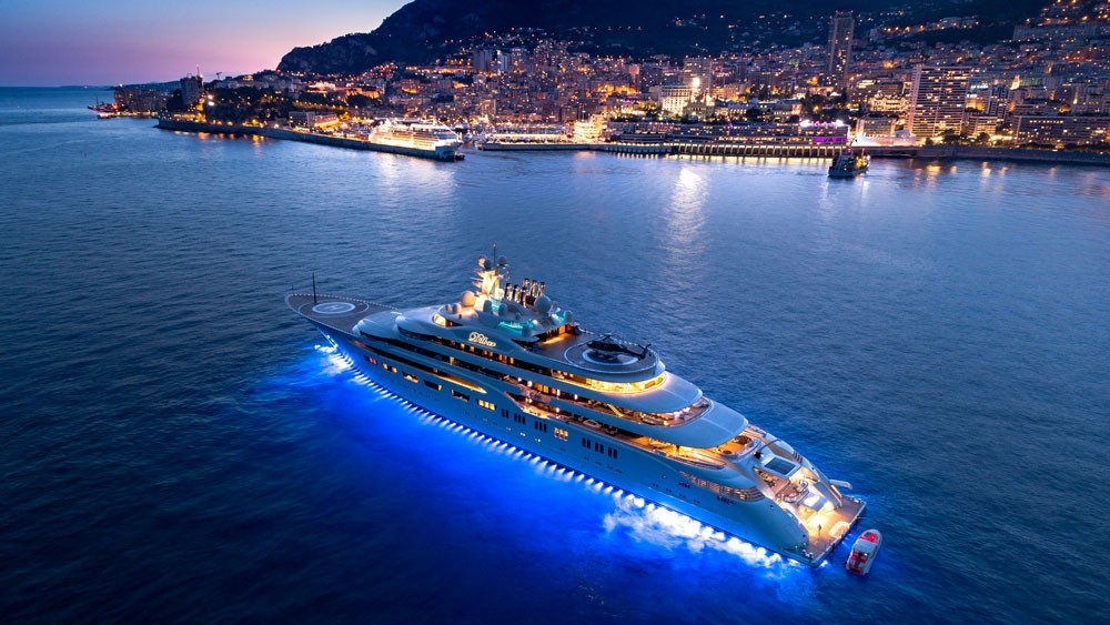 Luxury Yachts The World's Largest Vessels that Shocked the Industry 3