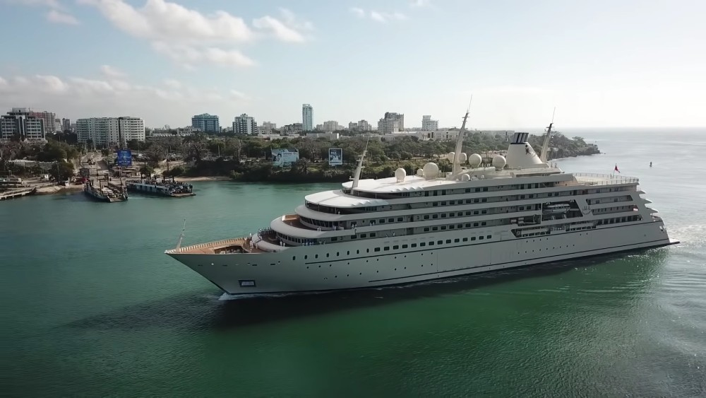 Luxury Yachts The World's Largest Vessels that Shocked the Industry 4
