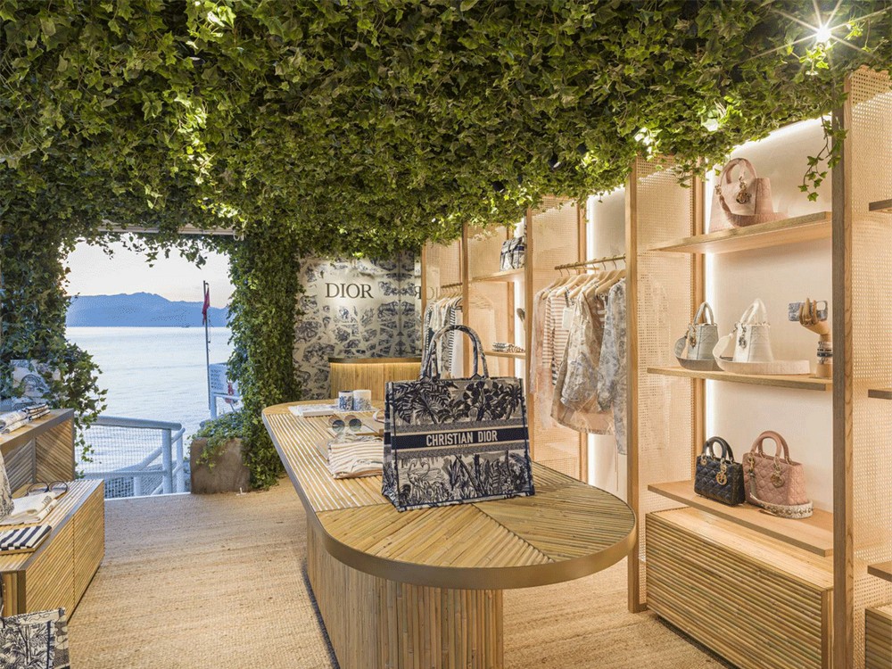 Pop-up Store Lady Dior – Sheer fabric partitions