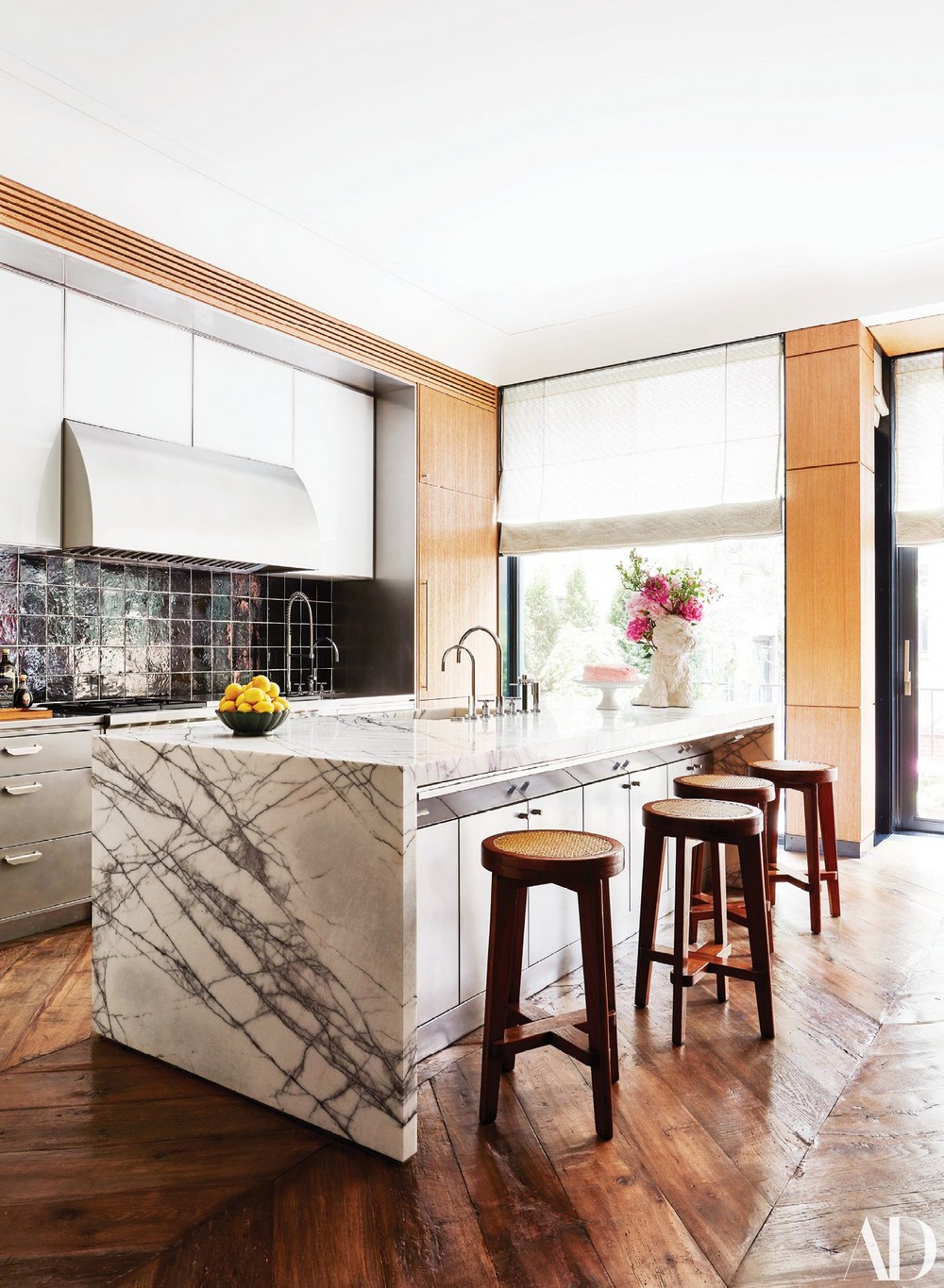 5 Outstanding Kitchen Designs Decorated by World-Renowned Creatives 5