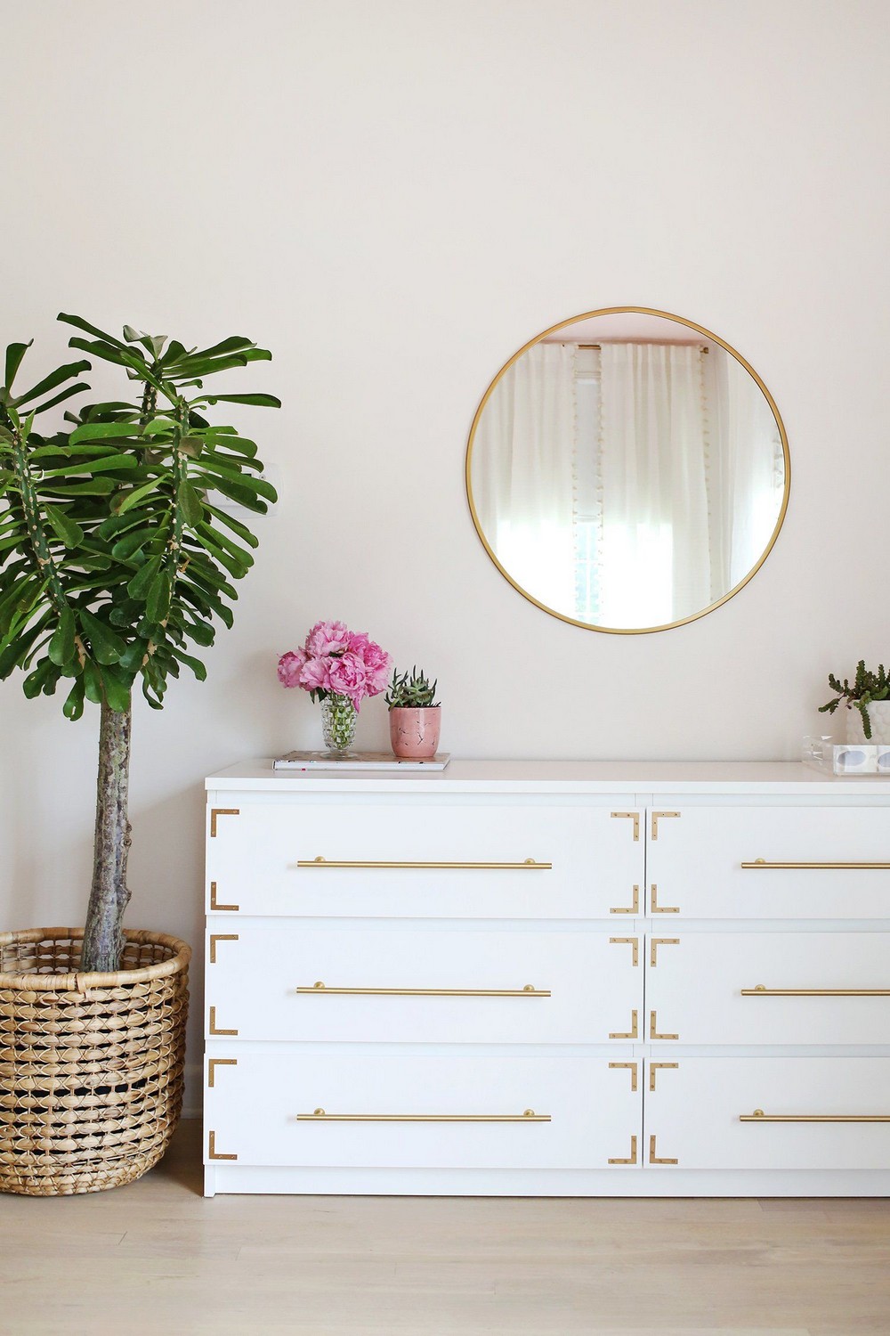 Renew Your Bedroom Furniture Designs with Decorative Hardware 3