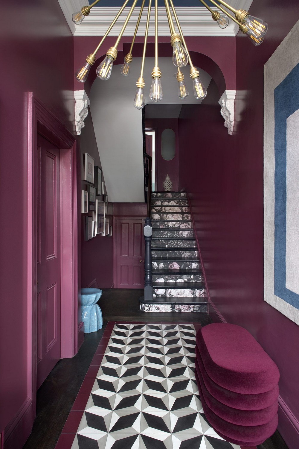 Contemplate a Series of Entryway Decor Ideas for a Bold Aesthetic 1
