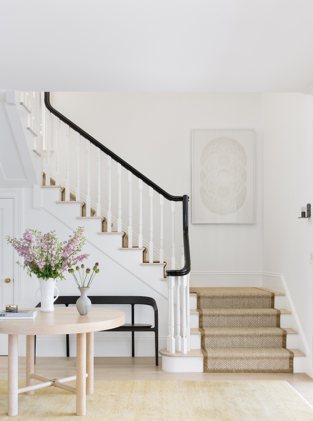 Contemplate a Series of Entryway Decor Ideas for a Bold Aesthetic 7
