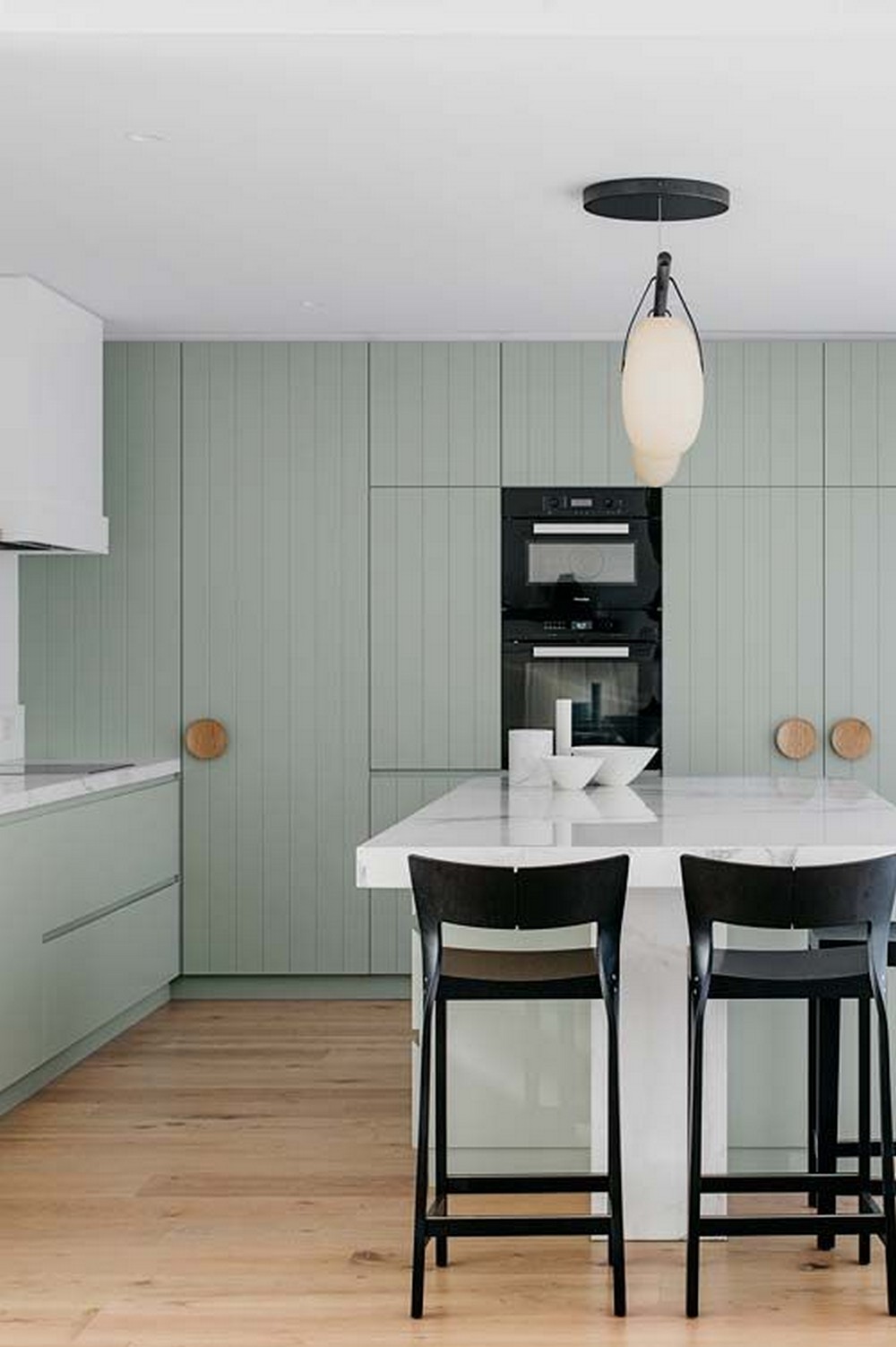 Fashion Your Luxury Kitchen with These Astounding Cabinet Paint Colors 2