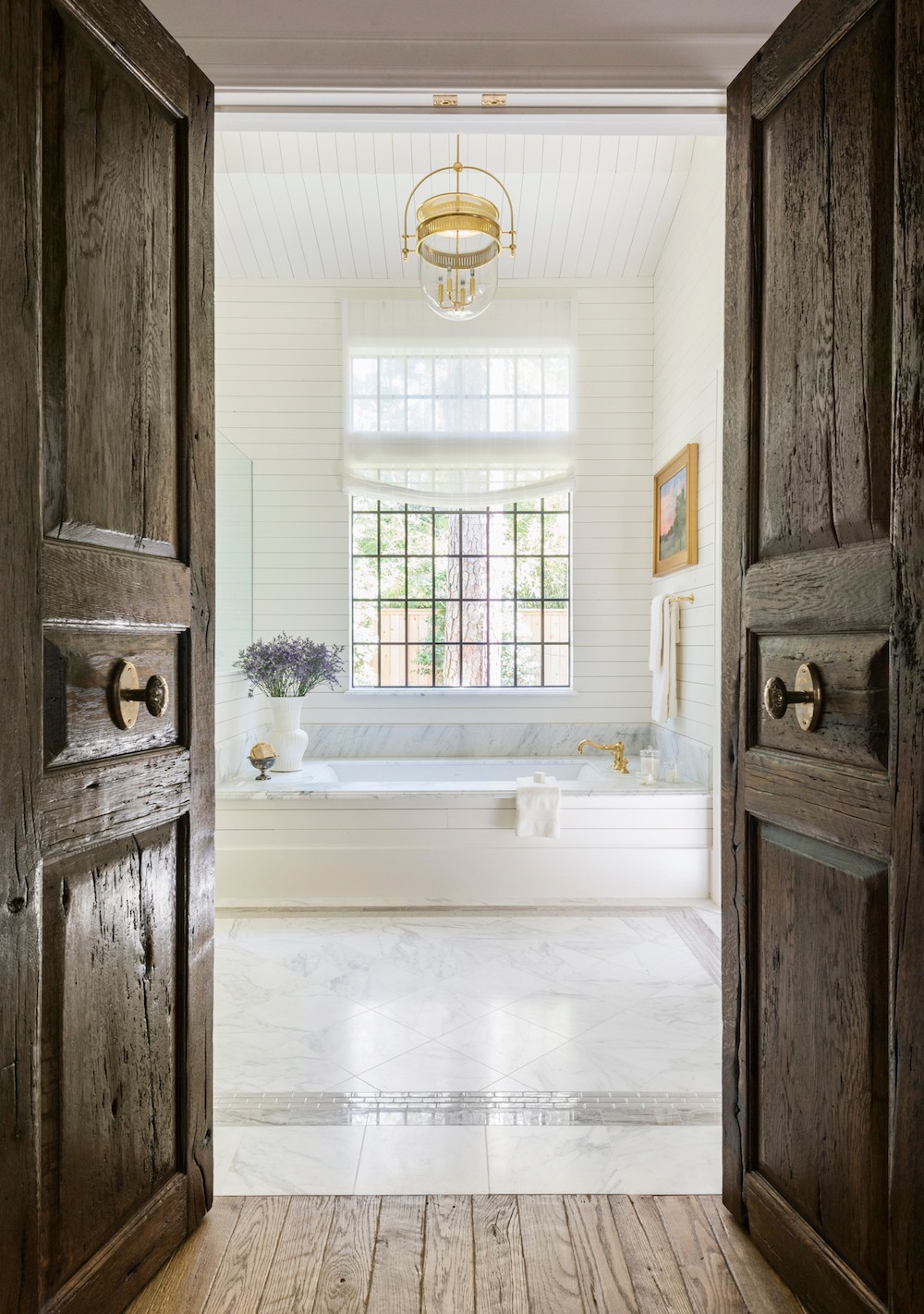 How to Make an Entrance Bathroom Ideas with Imposing Door Hardware 6