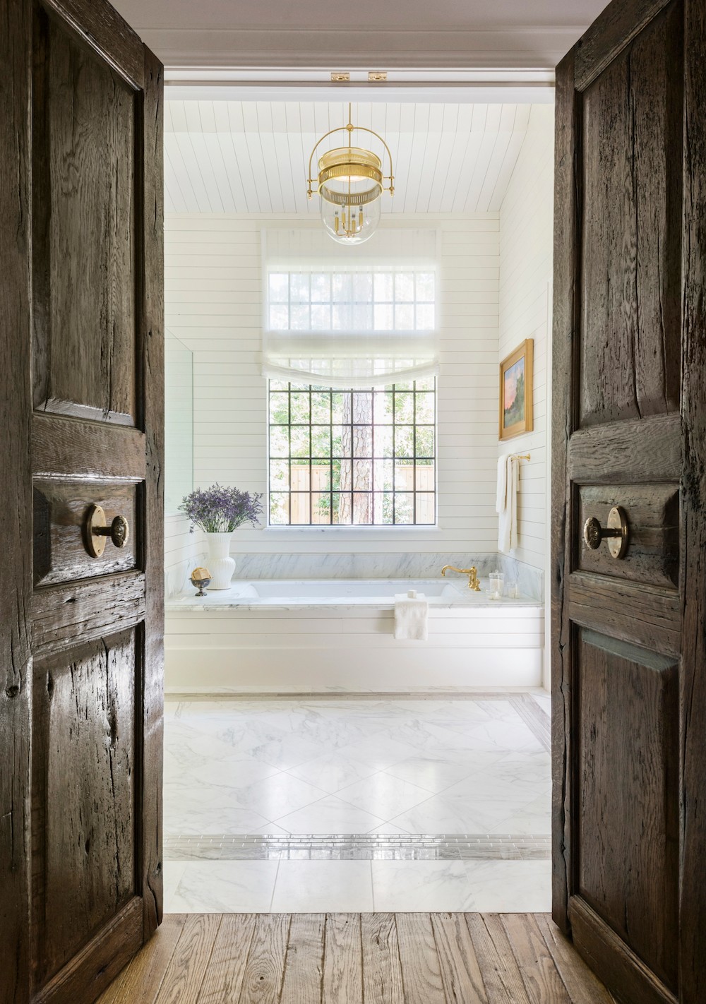 How to Make an Entrance Bathroom Ideas with Imposing Door Hardware 6 bathroom ideas How to Make an Entrance: Bathroom Ideas with Imposing Door Hardware How to Make an Entrance Bathroom Ideas with Imposing Door Hardware 6