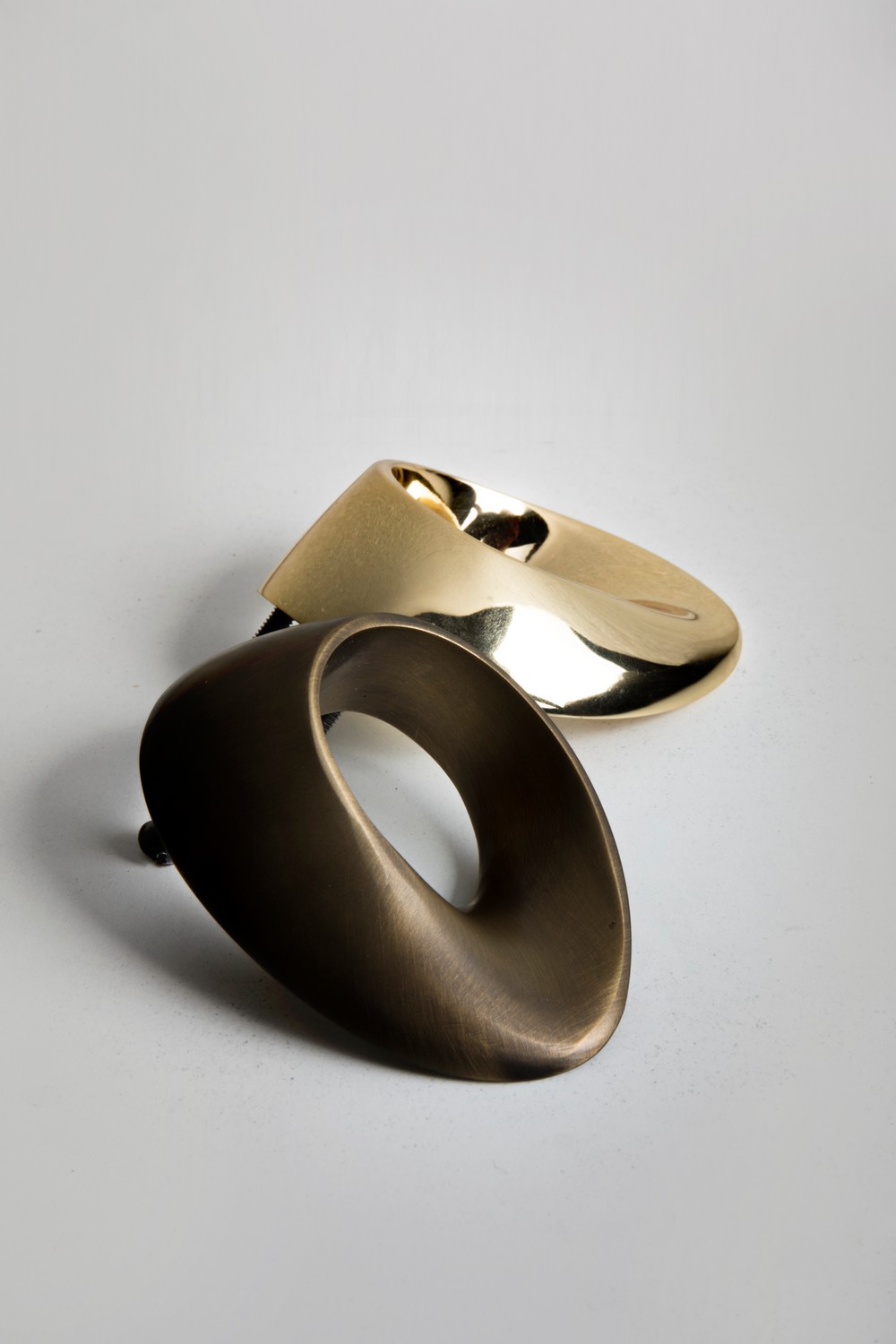 5 Cosmopolitan Decorative Hardware Pieces for Your Viewing Pleasure 7