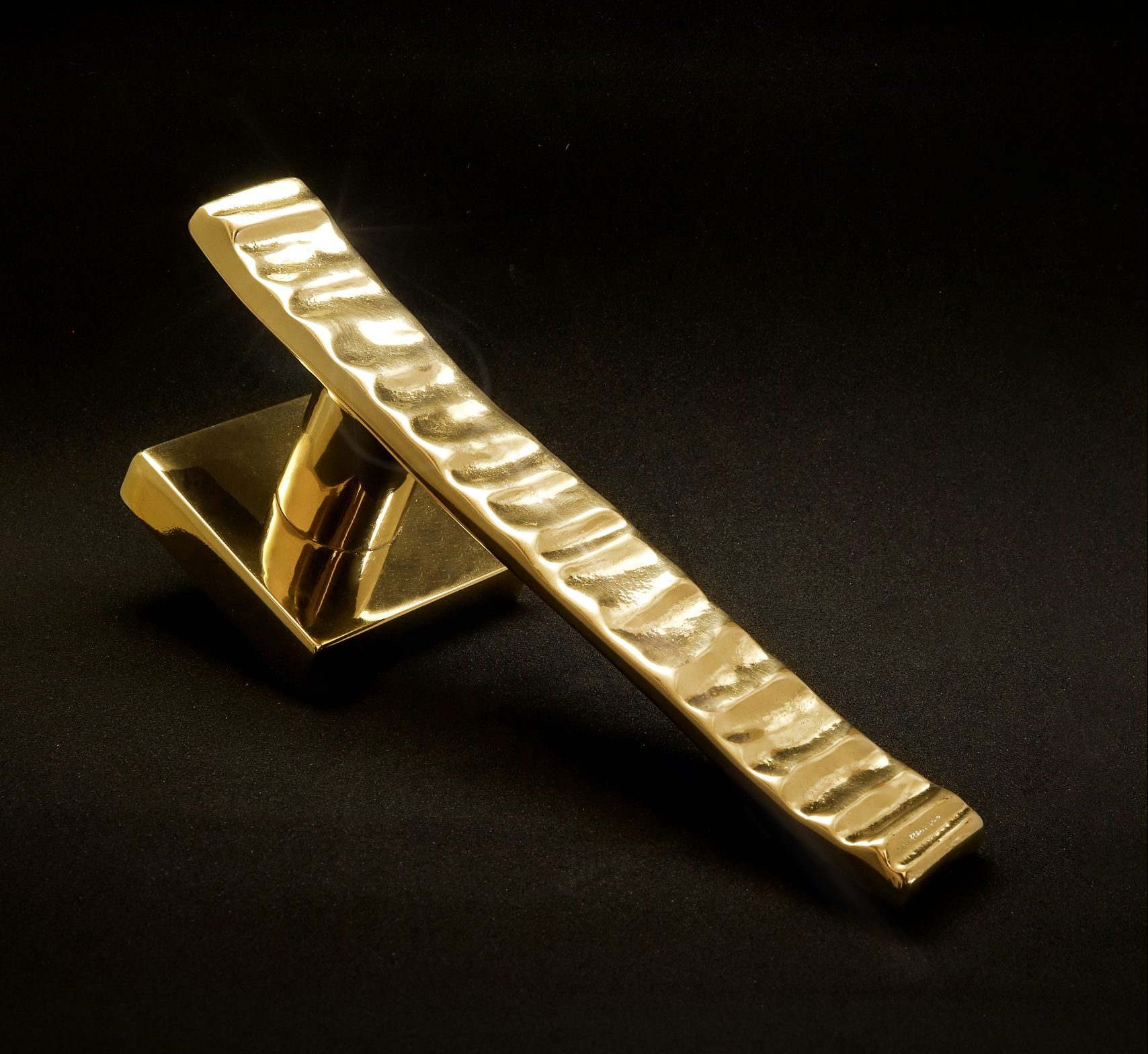 New Exclusive Hardware Pieces To Accessorize Your Home Interiors in 2021