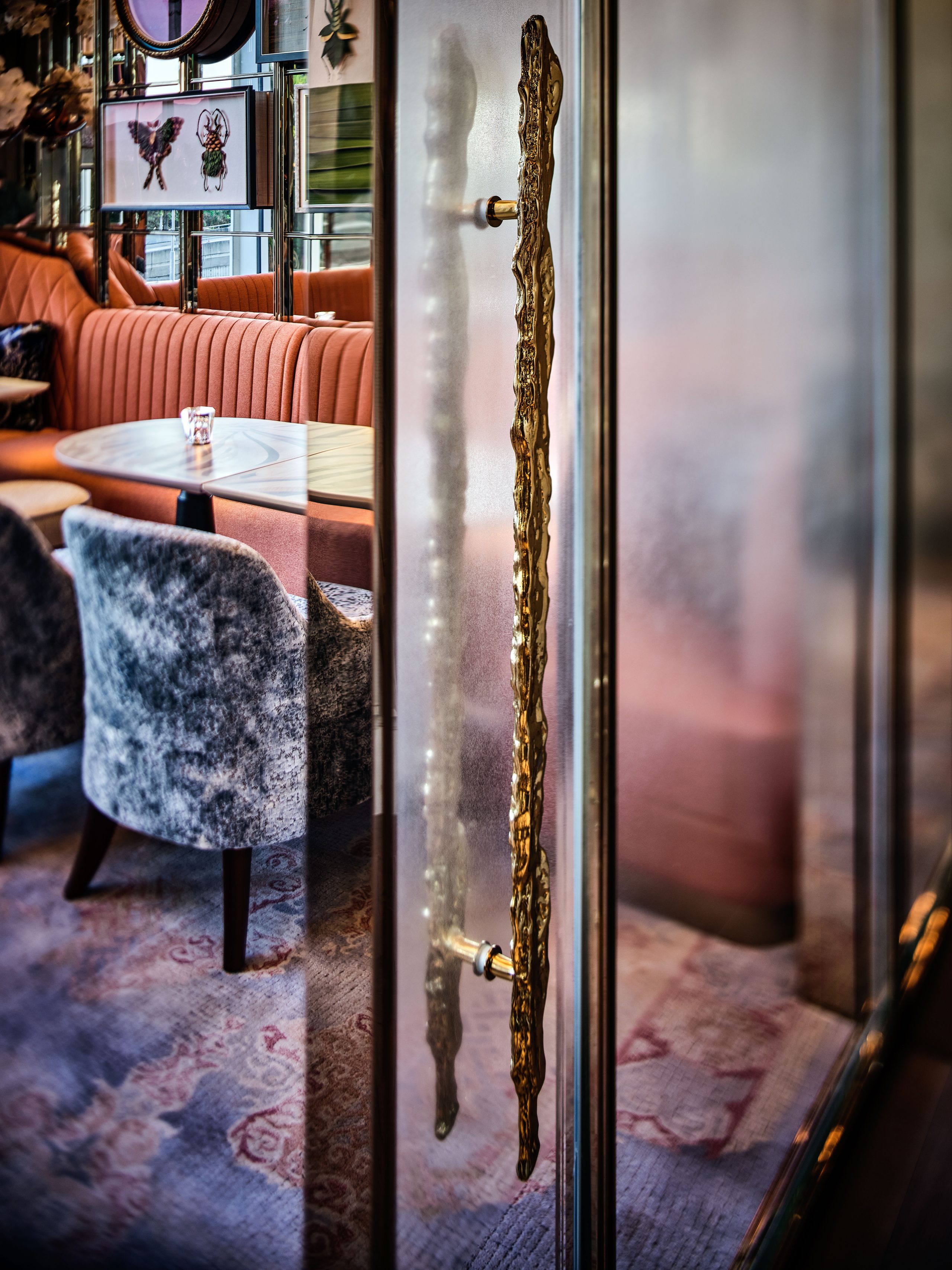 Four Seasons Hong Kong With Exceptional Hardware By PullCast Four Seasons Hong Kong With Exceptional Hardware By PullCast