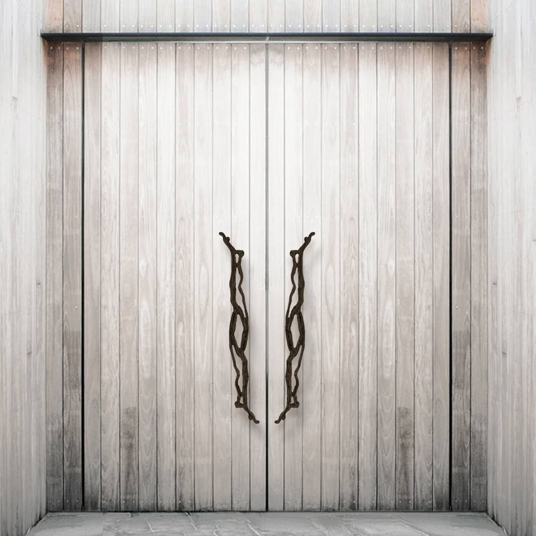 Flow door pull