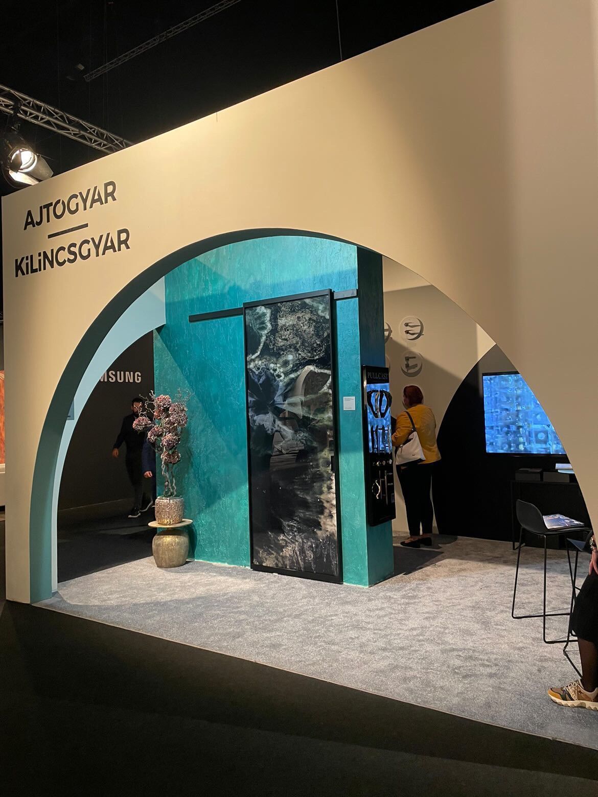 PullCast Tells You Everything You Need To Know About Salon Budapest
