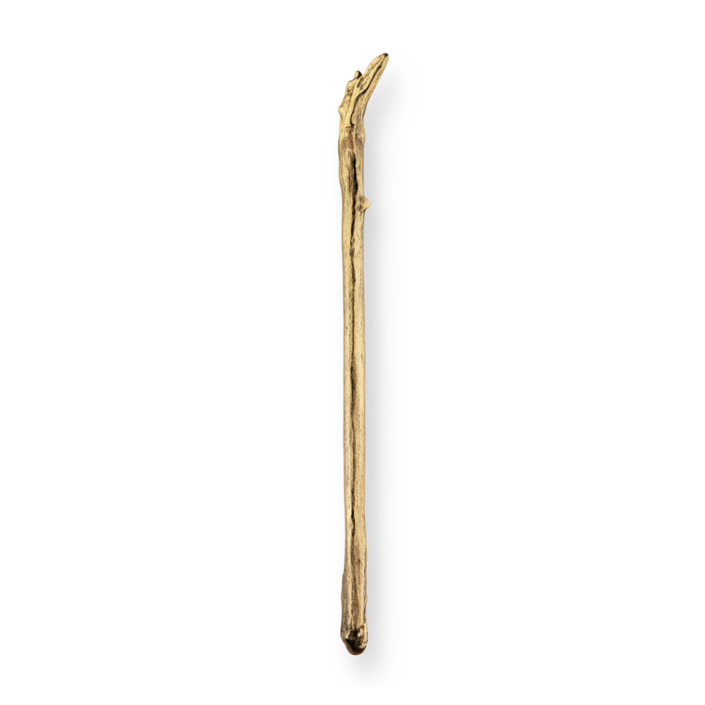 IN TUNE WITH THE ALPINE LODGE TREND - THE EPITOME OF WINTER ELEGANCE - twig door pull in polished brass