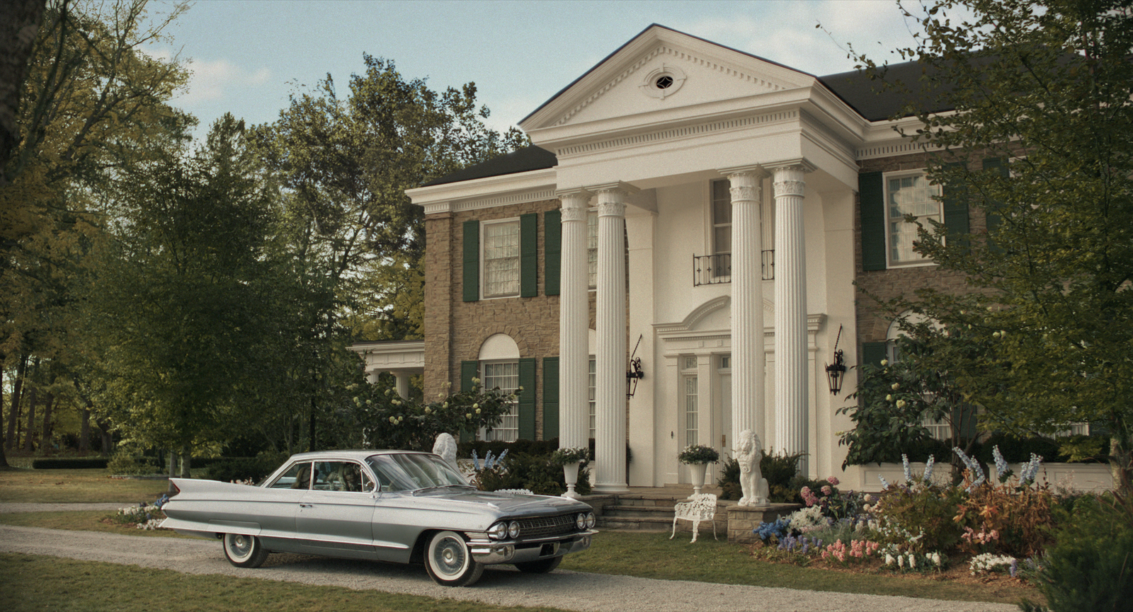 RECREATING GRACELAND - STEP INSIDE THE SETS OF PRISCILLA