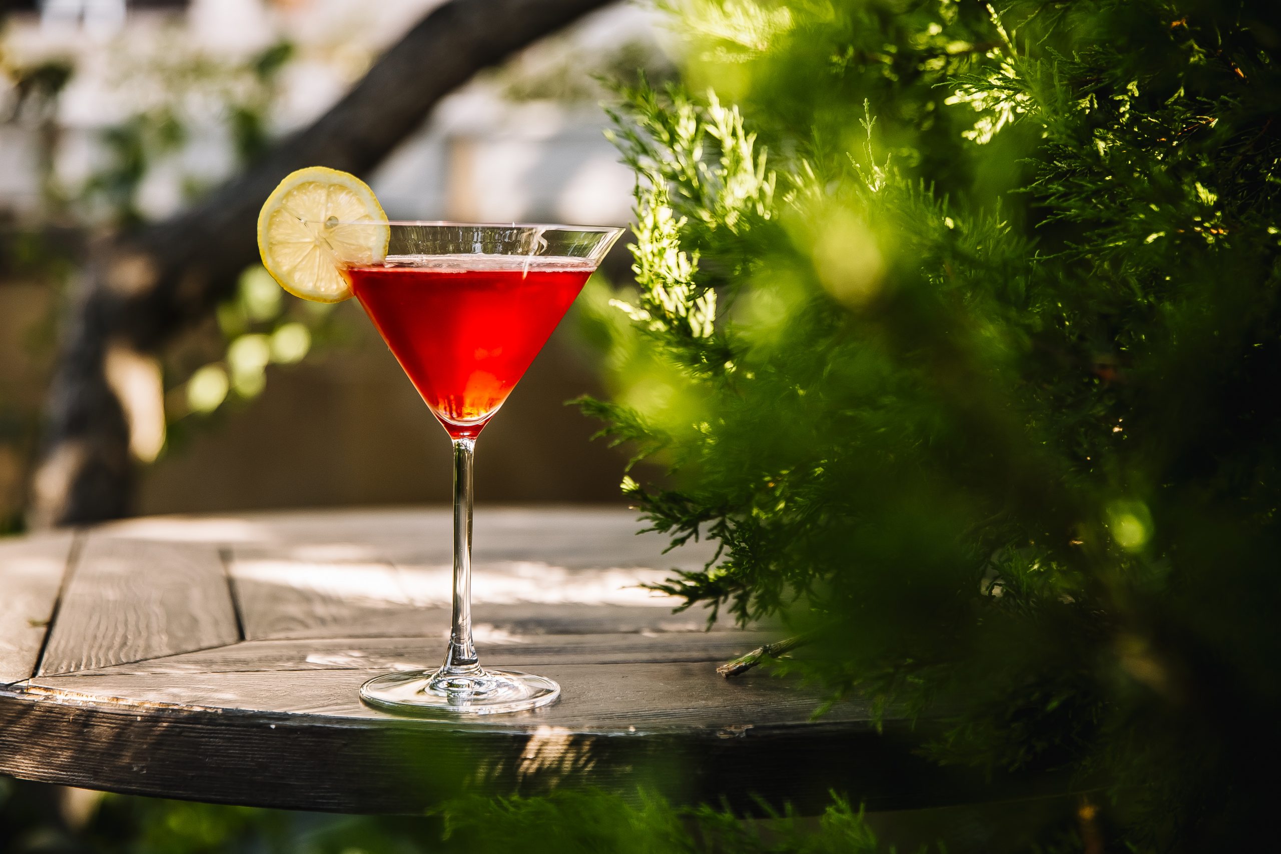 THE ICONIC COSMOPOLITAN COCKTAIL: SIPPING SOPHISTICATION