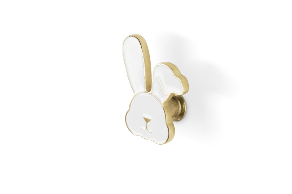 12 BEDROOM INSPIRATIONS THAT PUT THE SPOTLIGHT ON DECORATIVE HARDWARE