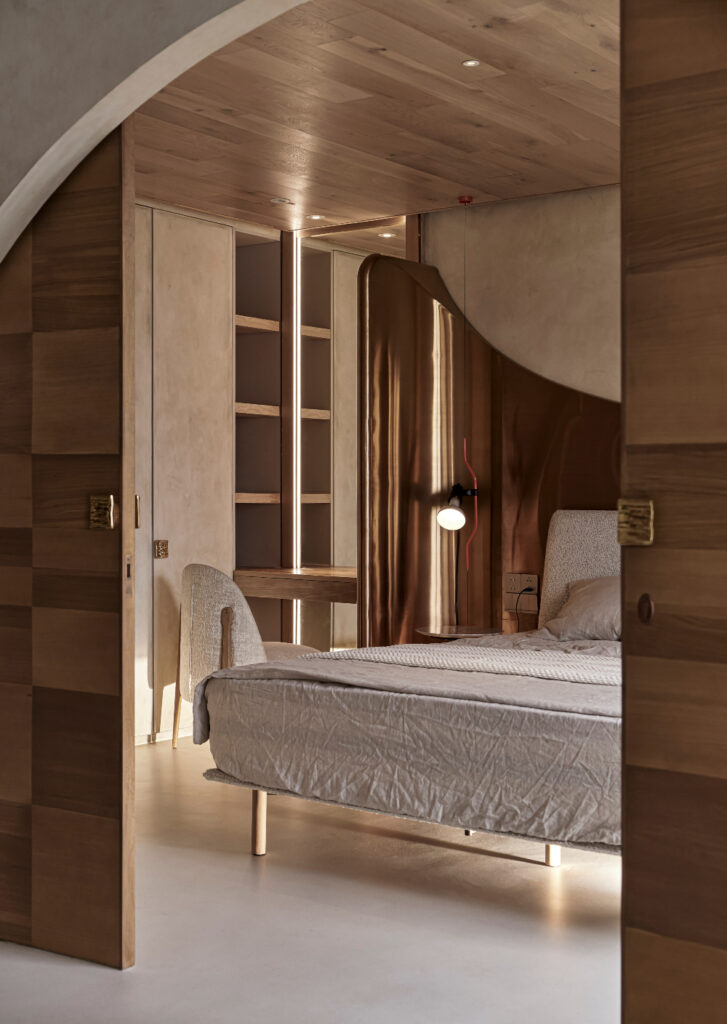 12 BEDROOM INSPIRATIONS THAT PUT THE SPOTLIGHT ON DECORATIVE HARDWARE