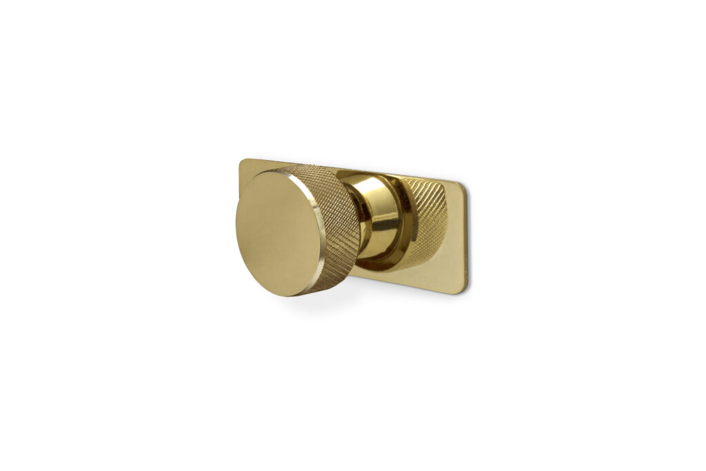 12 BEDROOM INSPIRATIONS THAT PUT THE SPOTLIGHT ON DECORATIVE HARDWARE