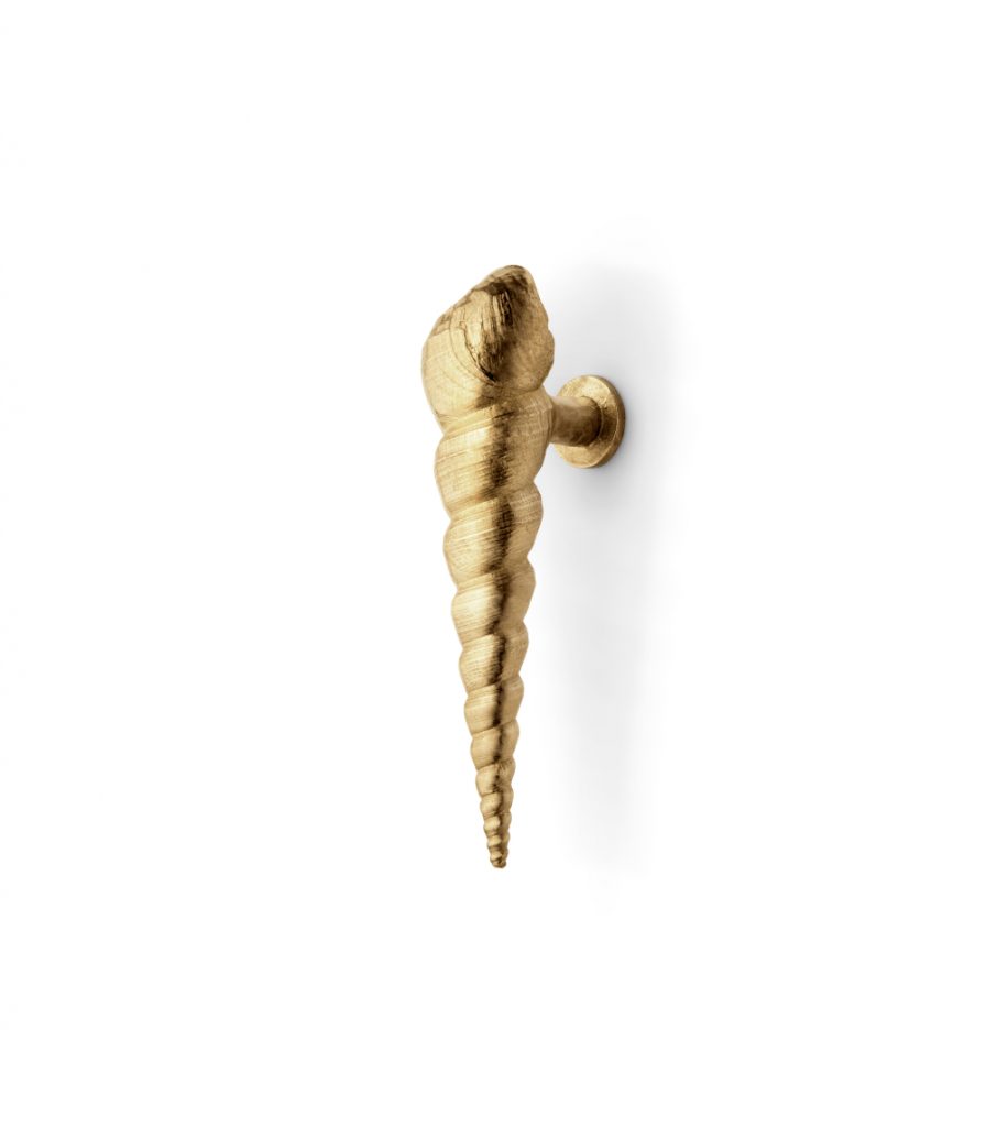 Seashell Decor: 8 Seaside Treasures to Add to Your Home Interiors